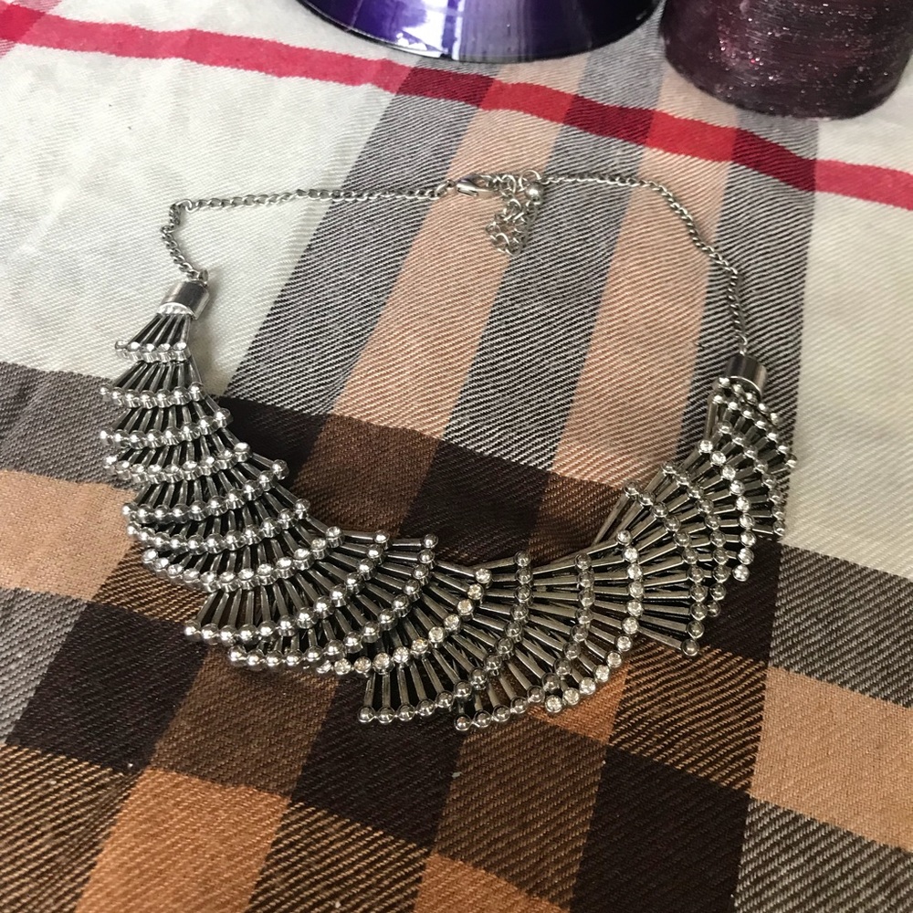 SILVER TONE NECKLACE
